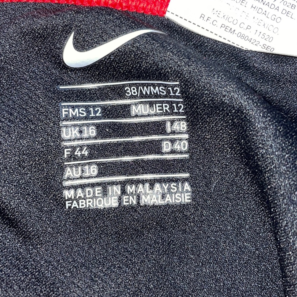 Nike One piece - Picture 3 of 3